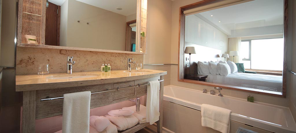 South America Argentina Ushuaia Arakur Ushuaia Resort and Spa Superior King Sea View Room Bathroom