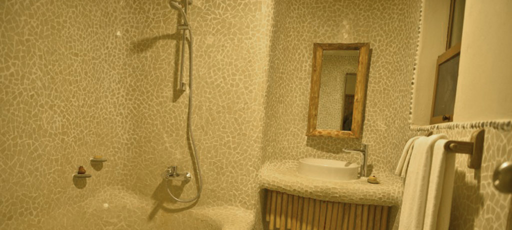 Jungle Lodge bathroom