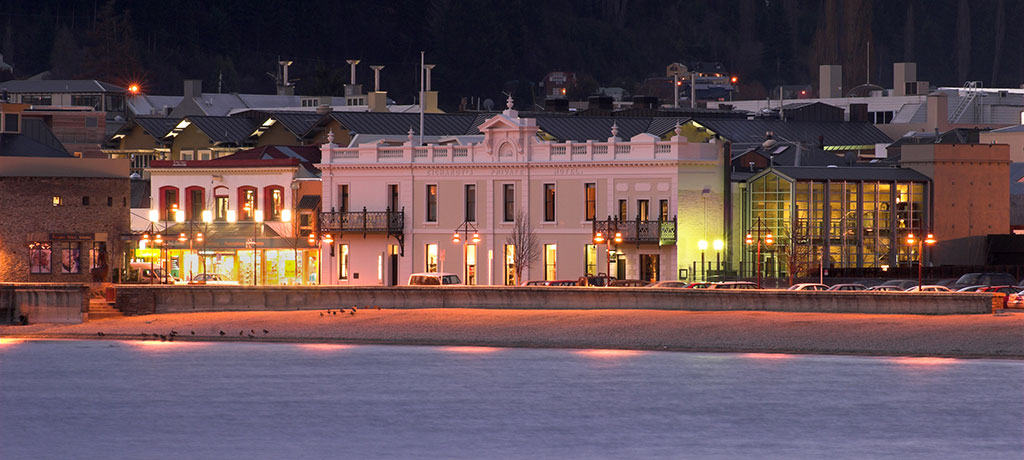 new zealand queenstown Eichardts Private Hotel exterior night