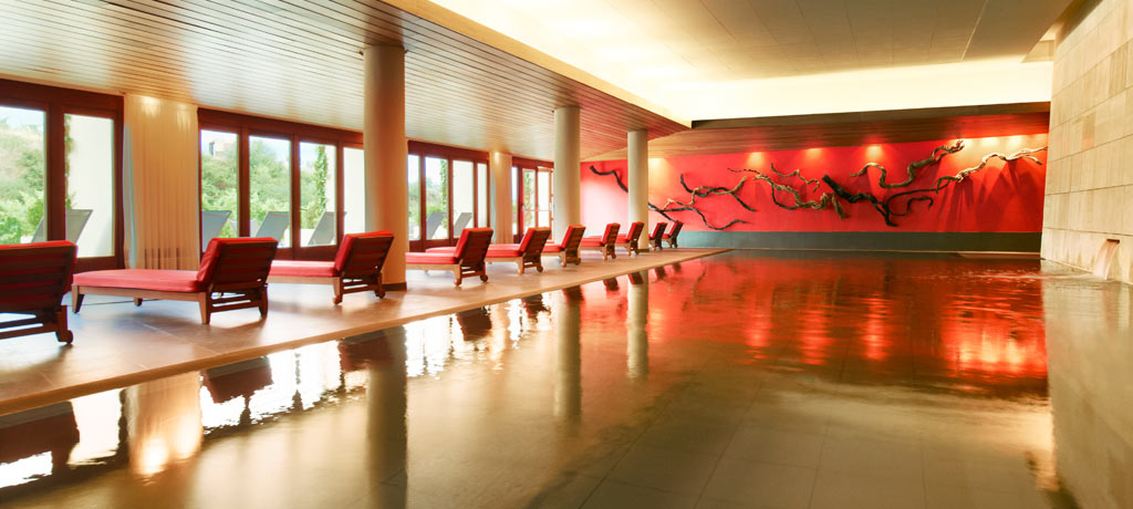 spa vinotherapie caudalie pool